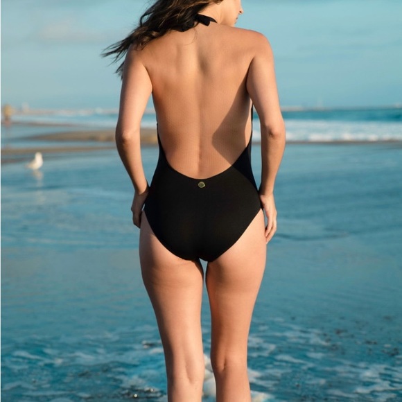 One-piece swimming suite - Picture 3 of 6